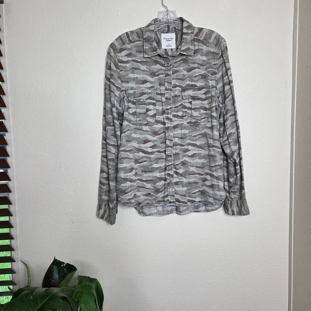 American Eagle Outfitters Camo Button Down Long Sleeve  L Gray Green